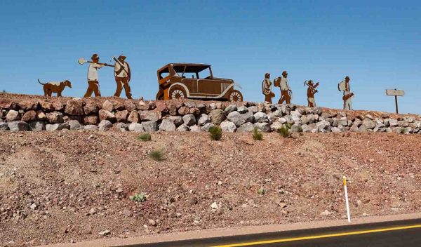 Sculpture of people going to work on the Hoover Dam